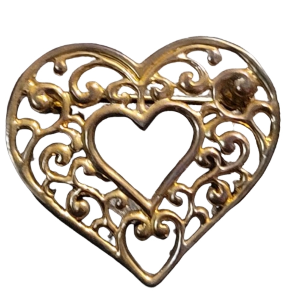 VINTAGE Gold Tone Filigree Heart brooch Lapel Pin